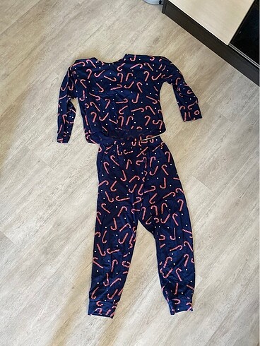 Yılbaşı pijama takımı