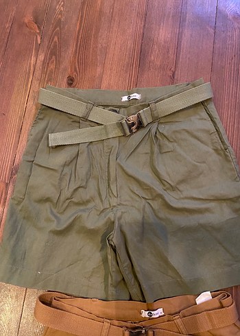 Bej ve Yeşil Keten Rahat Kesim Şortlar - Görsel 6