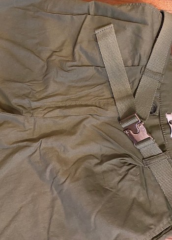 Bej ve Yeşil Keten Rahat Kesim Şortlar - Görsel 7