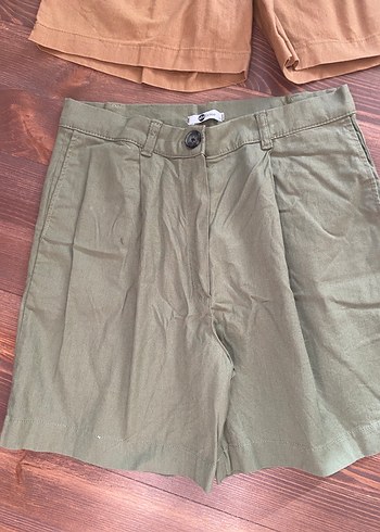 Bej ve Yeşil Keten Rahat Kesim Şortlar - Görsel 3