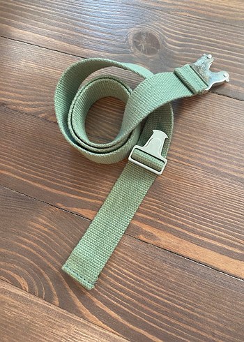 Bej ve Yeşil Keten Rahat Kesim Şortlar - Görsel 11