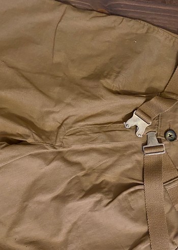 Bej ve Yeşil Keten Rahat Kesim Şortlar - Görsel 8