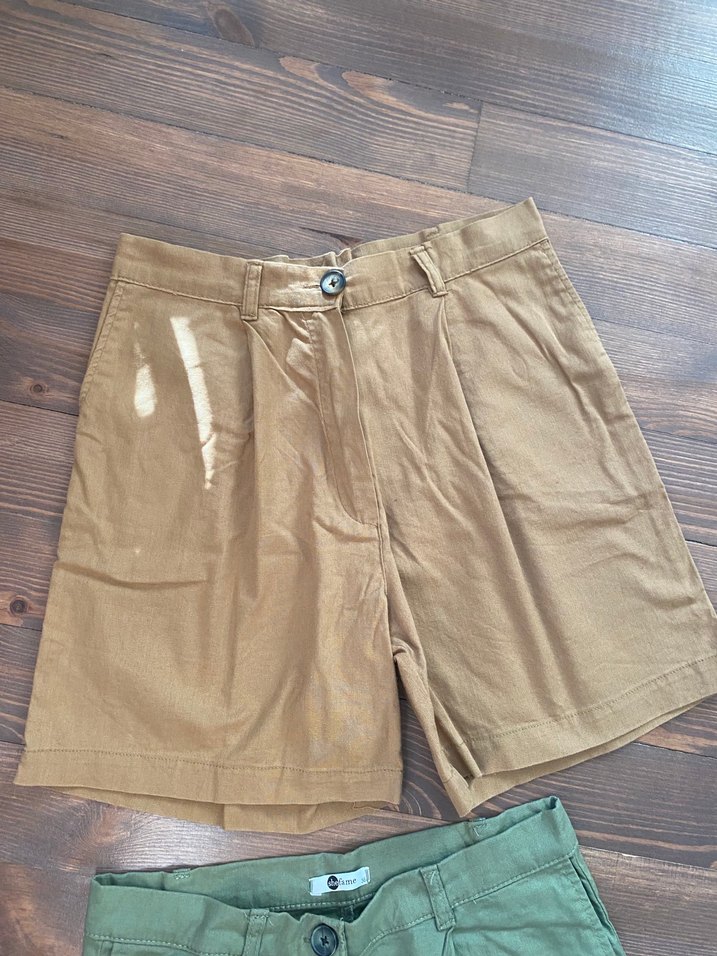 Bej ve Yeşil Keten Rahat Kesim Şortlar - Görsel 4