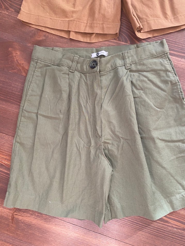 Bej ve Yeşil Keten Rahat Kesim Şortlar - Görsel 3