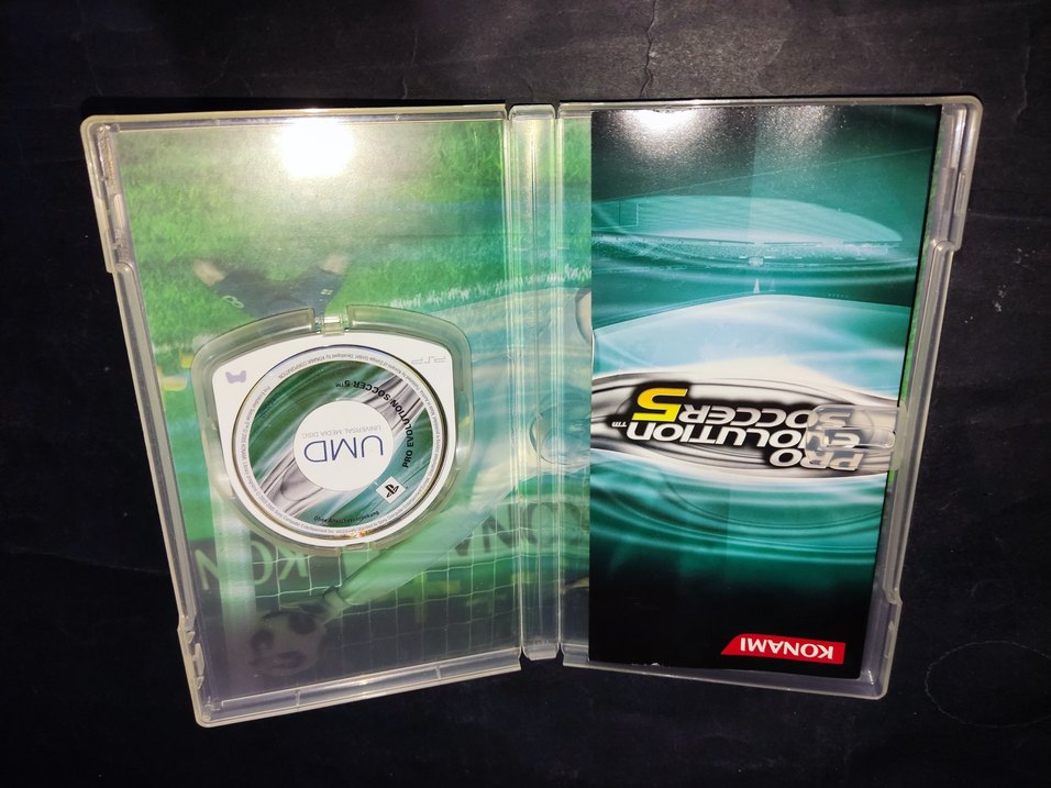 Pro Evolution Soccer 5 PSP Oyunu - Görsel 2