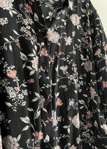 H&M Çiçek Desenli Düğmeli Uzun Kollu Kadın Gömlek - Görsel 3