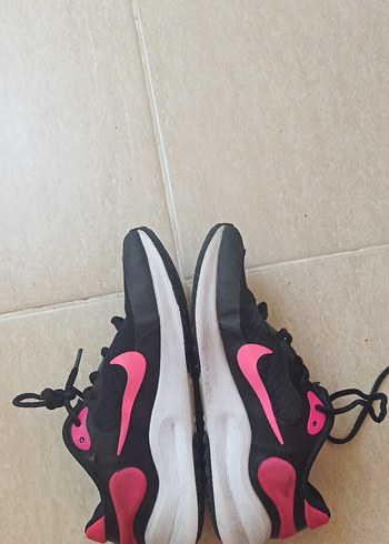Nike Nike Kadın Siyah-Pembe Bağcıklı Spor Ayakkabı