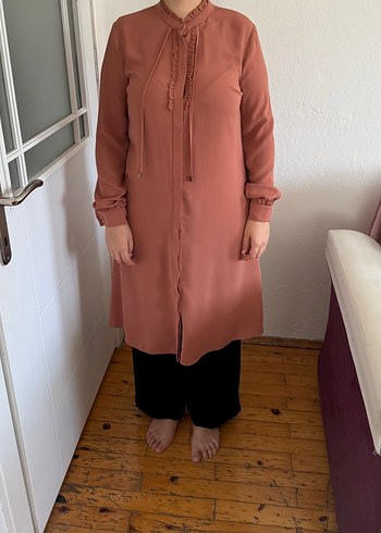 Drapeli Yüksek Yakalı Uzun Kadın Tunik