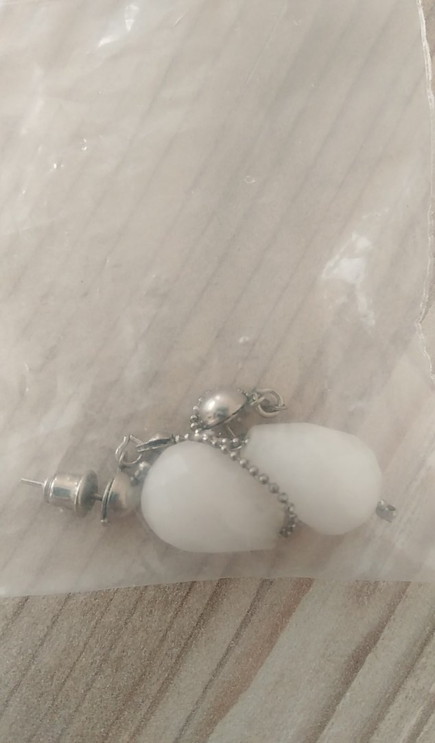 Zincir Detaylı Bej Gotik Kadın Küpe - Görsel 3