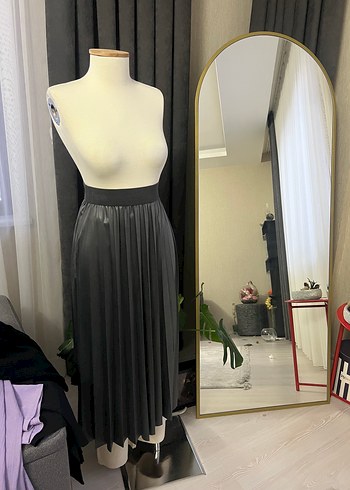 Siyah Pilili Uzun Kadın Etek