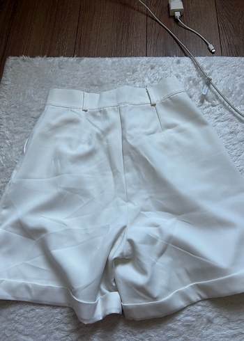Zara Beyaz Kadın Yüksek Bel Mini Şort
