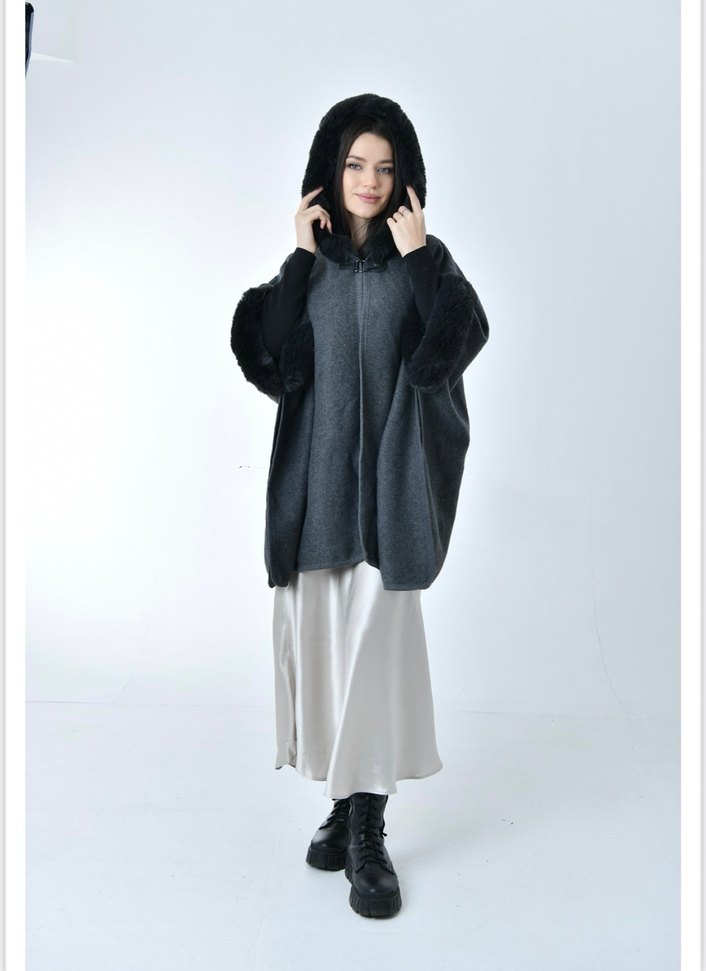 Siyah Kadın Kapüşonlu Uzun Kollu Poncho - Görsel 3