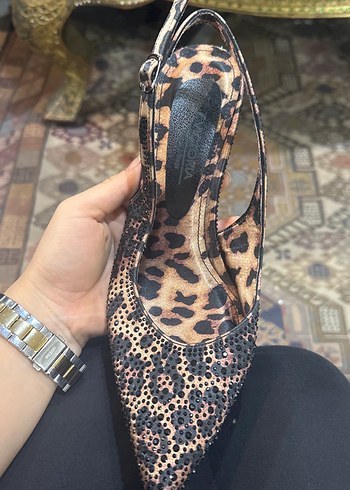 Zara Leopar Desenli Sivri Topuklu Slingback