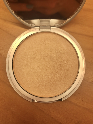 universal Beden The Balm mary lou manizer aydınlatıcı