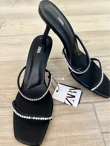 Zara Etiketli SATILDI