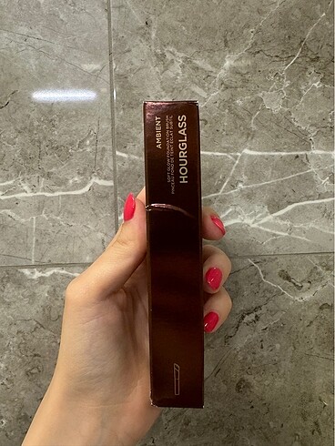 Hourglass Ambient Soft Glow Foundation Brush