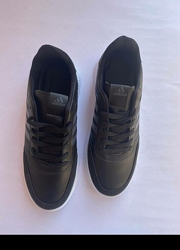 42 Beden siyah Renk Adidas erkek ayakkabı