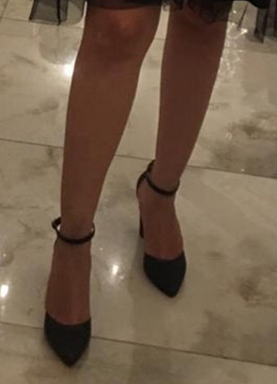Siyah Kalın Topulu Stiletto