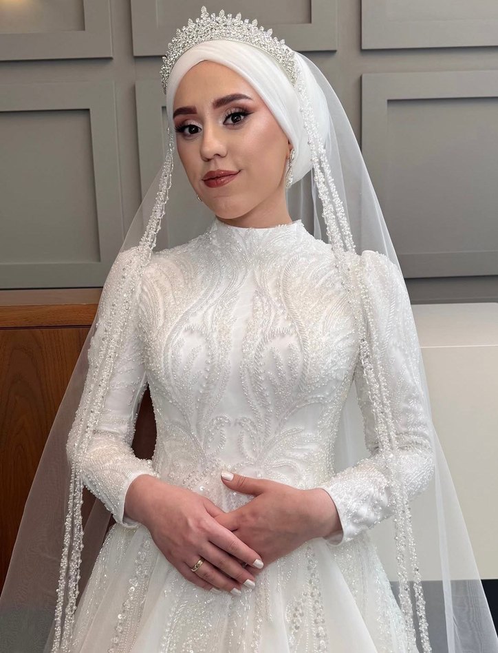 Yüksek Yakalı Beyaz Uzun Kollu Gelinlik - Görsel 4