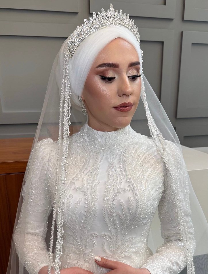 Yüksek Yakalı Beyaz Uzun Kollu Gelinlik - Görsel 3