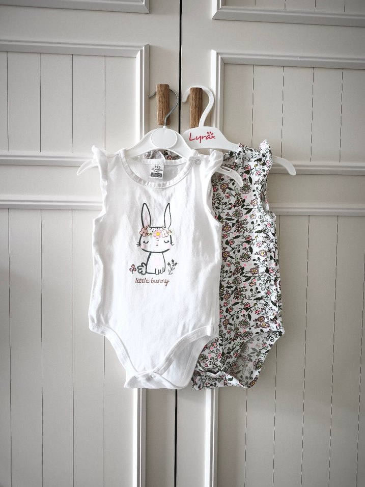 Beyaz Desenli Dantel Detaylı Kolsuz Bebek Body - Görsel 2