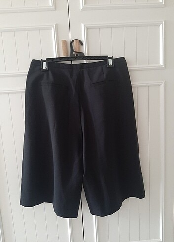40 Beden KADIN PİLELI SORT PANTALON