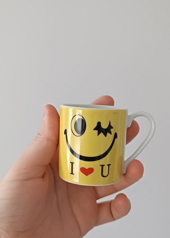 Sarı Renkli Göz Kırpan Yüz Desenli Kupa - Görsel 2