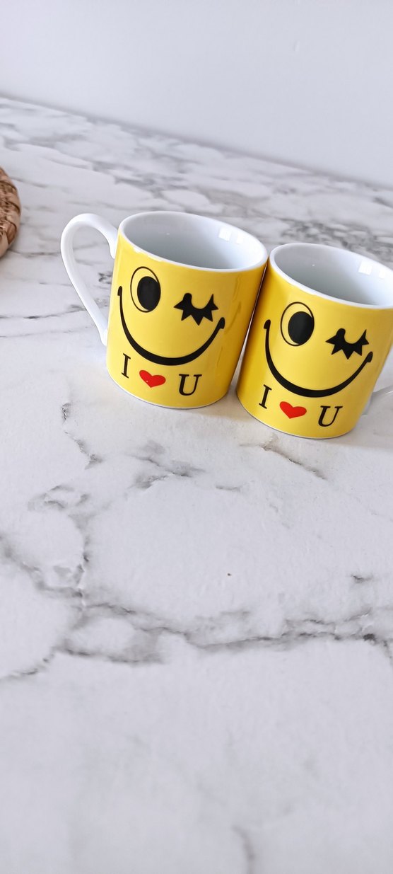 Sarı Renkli Göz Kırpan Yüz Desenli Kupa - Görsel 4