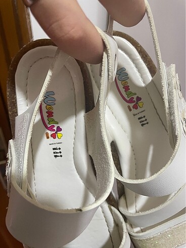 34 Beden beyaz Renk çocuk sandalet