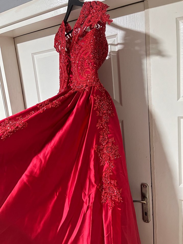 Kırmızı Nakışlı Uzun Kına Elbisesi - Görsel 4