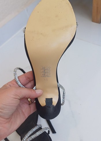 Parlak Siyah Yılan Desenli Tokalı Stiletto - Görsel 4