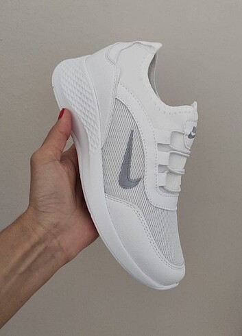 Nike Poli taban Anorak ( yazlık malzeme ) İçten dikişli 