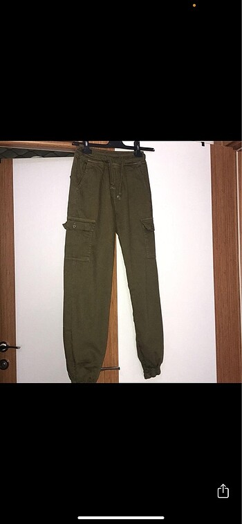 Haki yeşili kargo pantolon