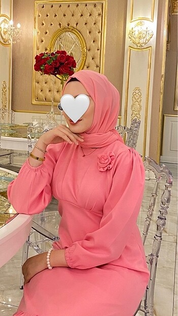 Pembe elbise