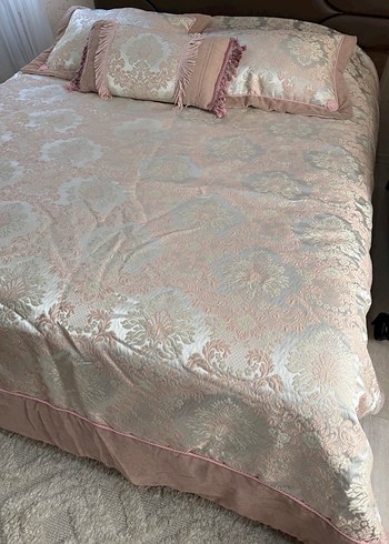 Nakışlı Beyaz Yatak Örtüsü - Görsel 2