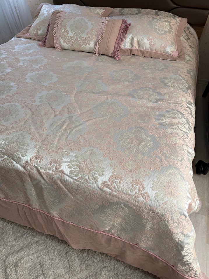 Nakışlı Beyaz Yatak Örtüsü - Görsel 2