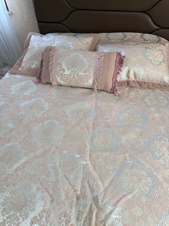 Nakışlı Beyaz Yatak Örtüsü - Görsel 4