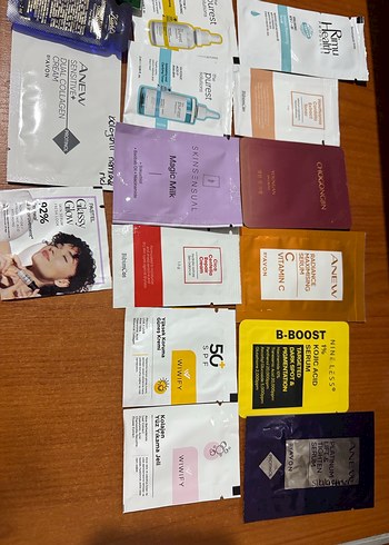 Kadınlar için Cilt Maskeleri ve Peelingler Seti - Görsel 2