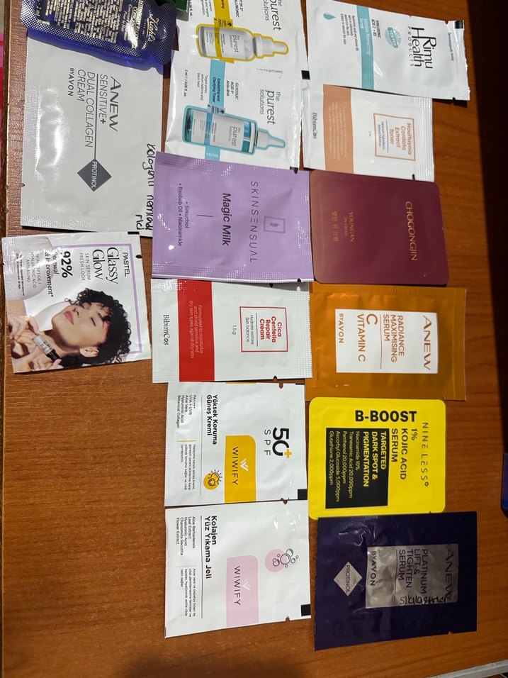 Kadınlar için Cilt Maskeleri ve Peelingler Seti - Görsel 2