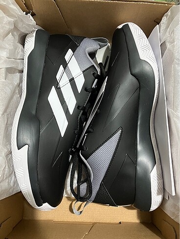 Adidas basketbol ayakkabısı
