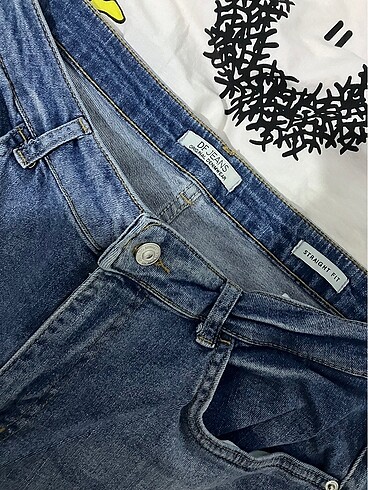 Defacto straight jean