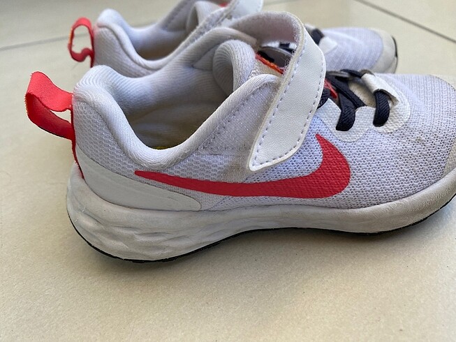 28 Beden Nike kız çocuk spor ayakkabısı