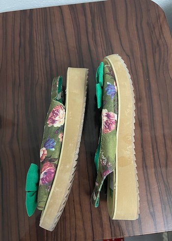 Yeşil Fiyonklu Kadın Dolgu Topuk Sandalet - Görsel 2