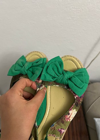 Yeşil Fiyonklu Kadın Dolgu Topuk Sandalet - Görsel 6