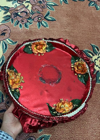 Gül Desenli Kırmızı Saten Yuvarlak Kına Tepsisi - Görsel 5