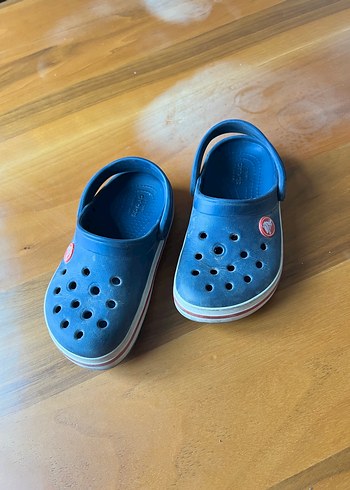 Crocs 23