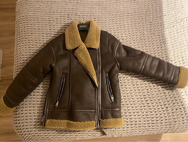 Zara Mont