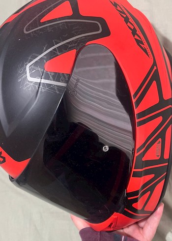 Kilitli Kırmızı Rock Punk Motosiklet Kaskı - Görsel 3