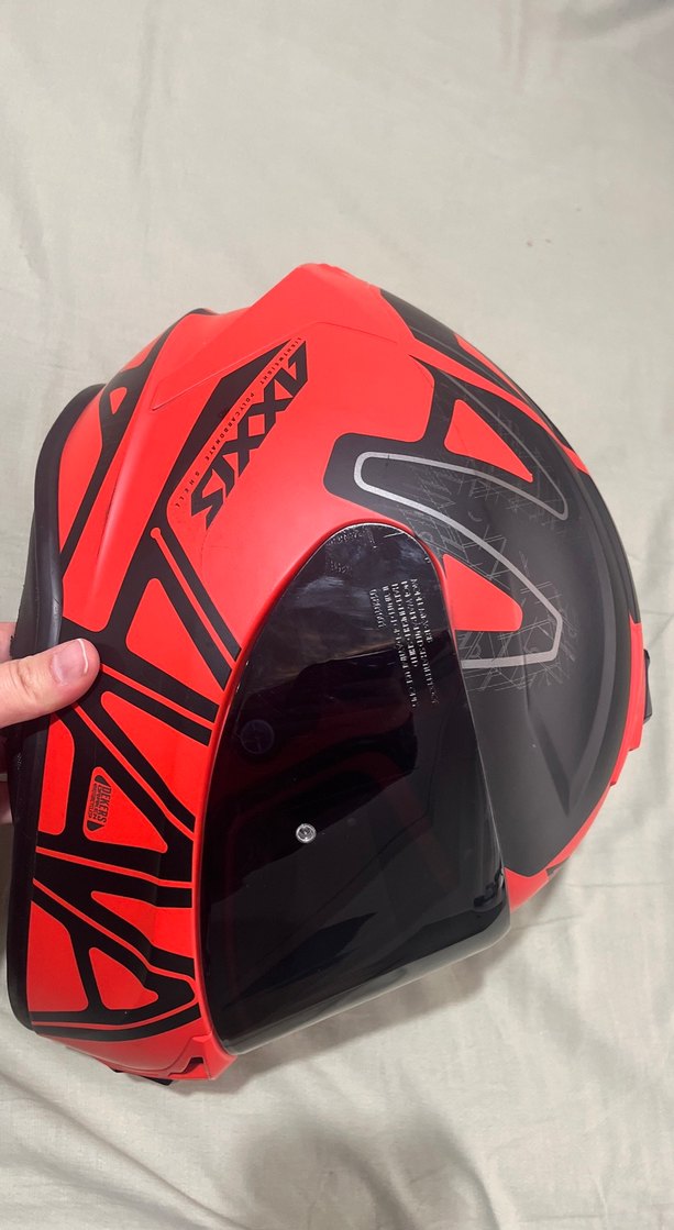 Kilitli Kırmızı Rock Punk Motosiklet Kaskı - Görsel 2