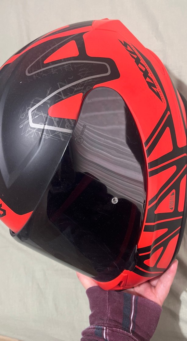 Kilitli Kırmızı Rock Punk Motosiklet Kaskı - Görsel 3